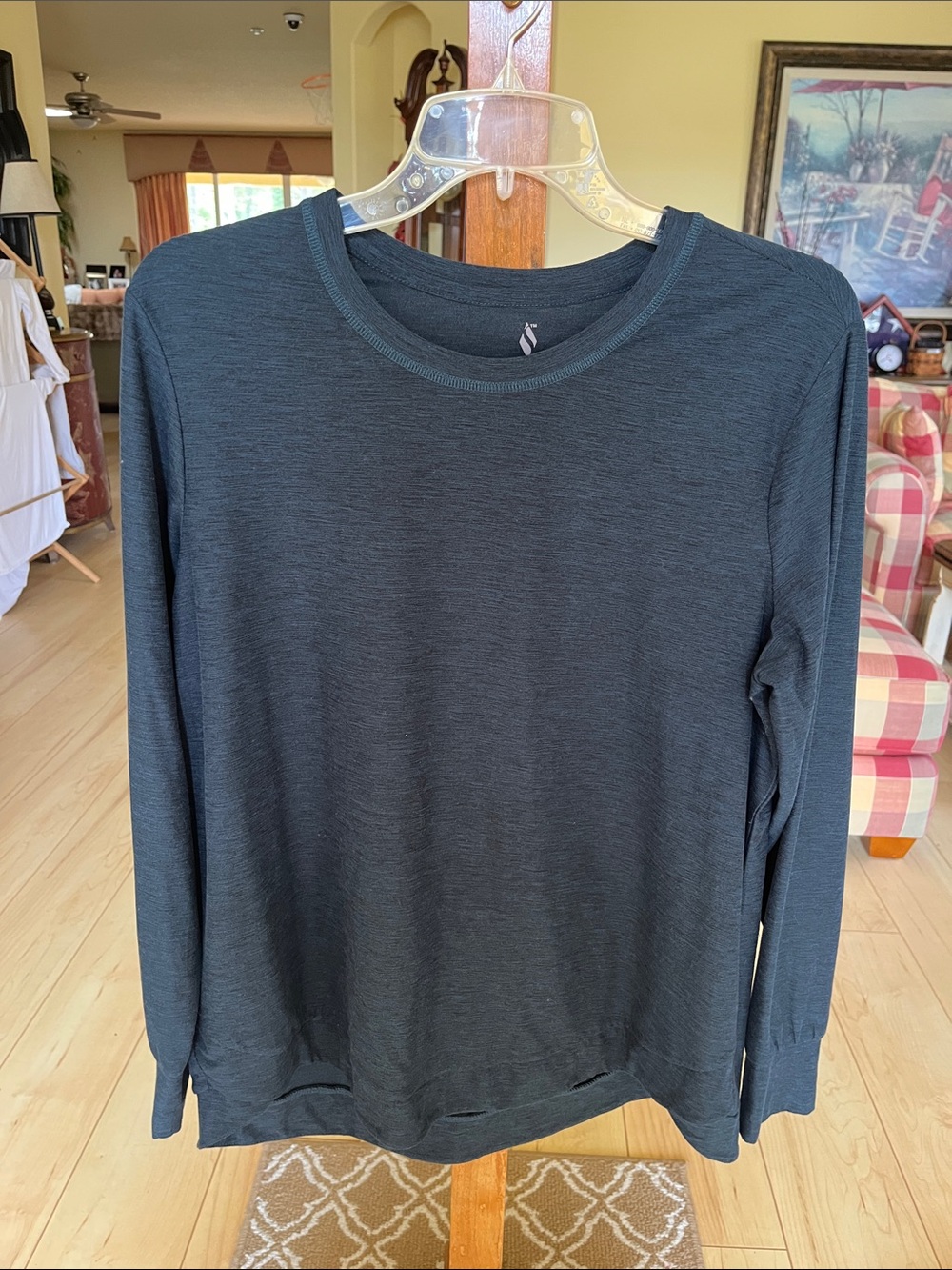 Skechers women Crewneck Long-Sleeve top— teal size large